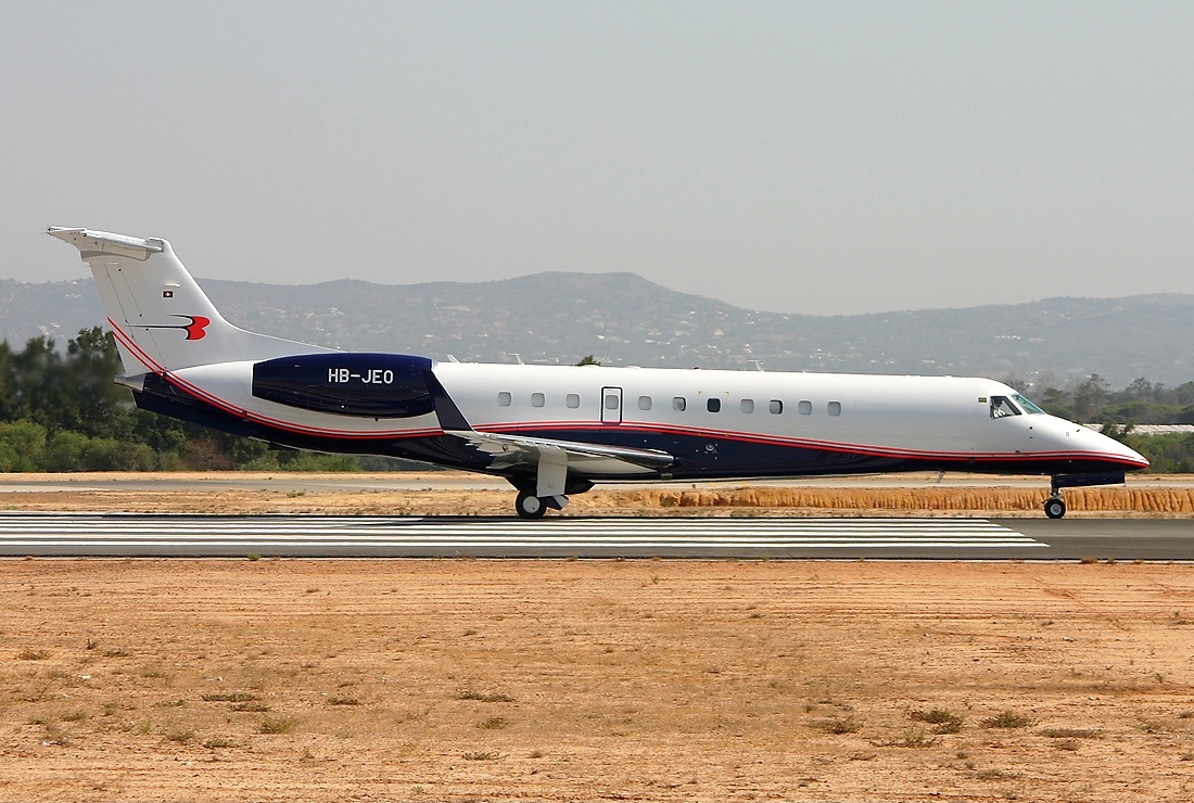 Embraer EMB-135BJ Legacy; representative family photograph, exact configuration may differ.