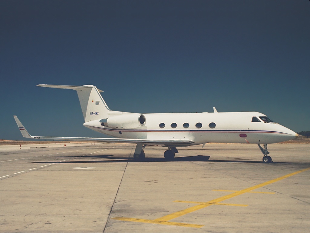 Gulfstream G-1159A Gulfstream 3; representative family photograph, exact configuration may differ.