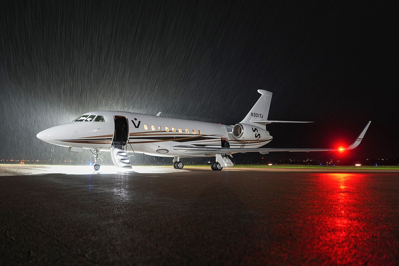 Falcon 2000LXS.